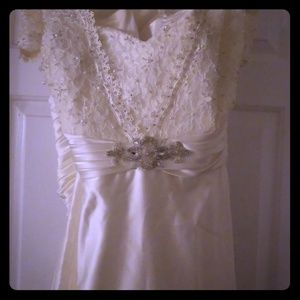 Plus sized Ivory wedding dress and accessories